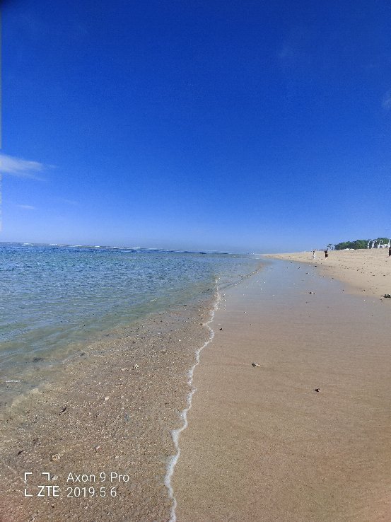 Mengiat Beach景点图片
