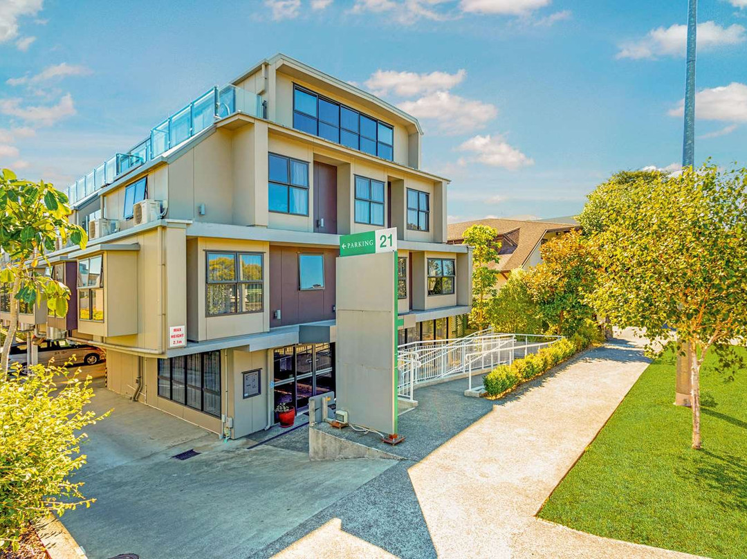 亚历山大品质套房酒店主图