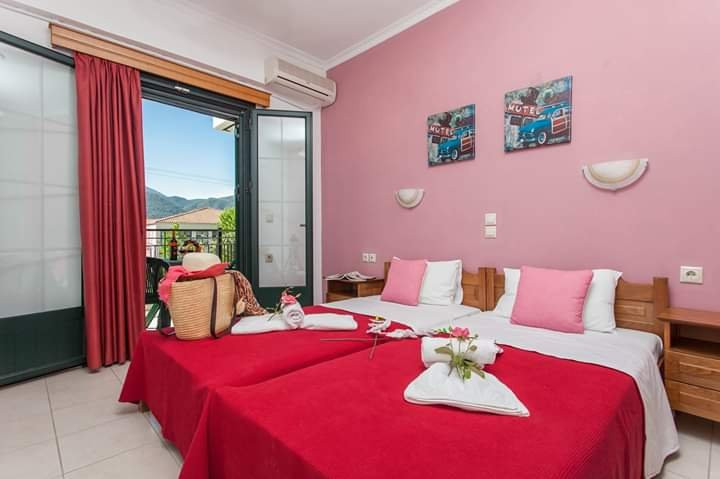 Ionion Apartments & Studios主图