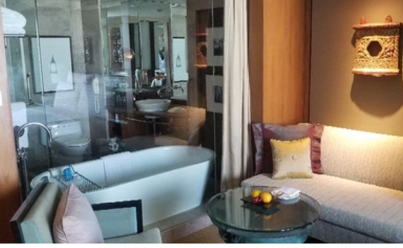 曼谷康莱德酒店主图