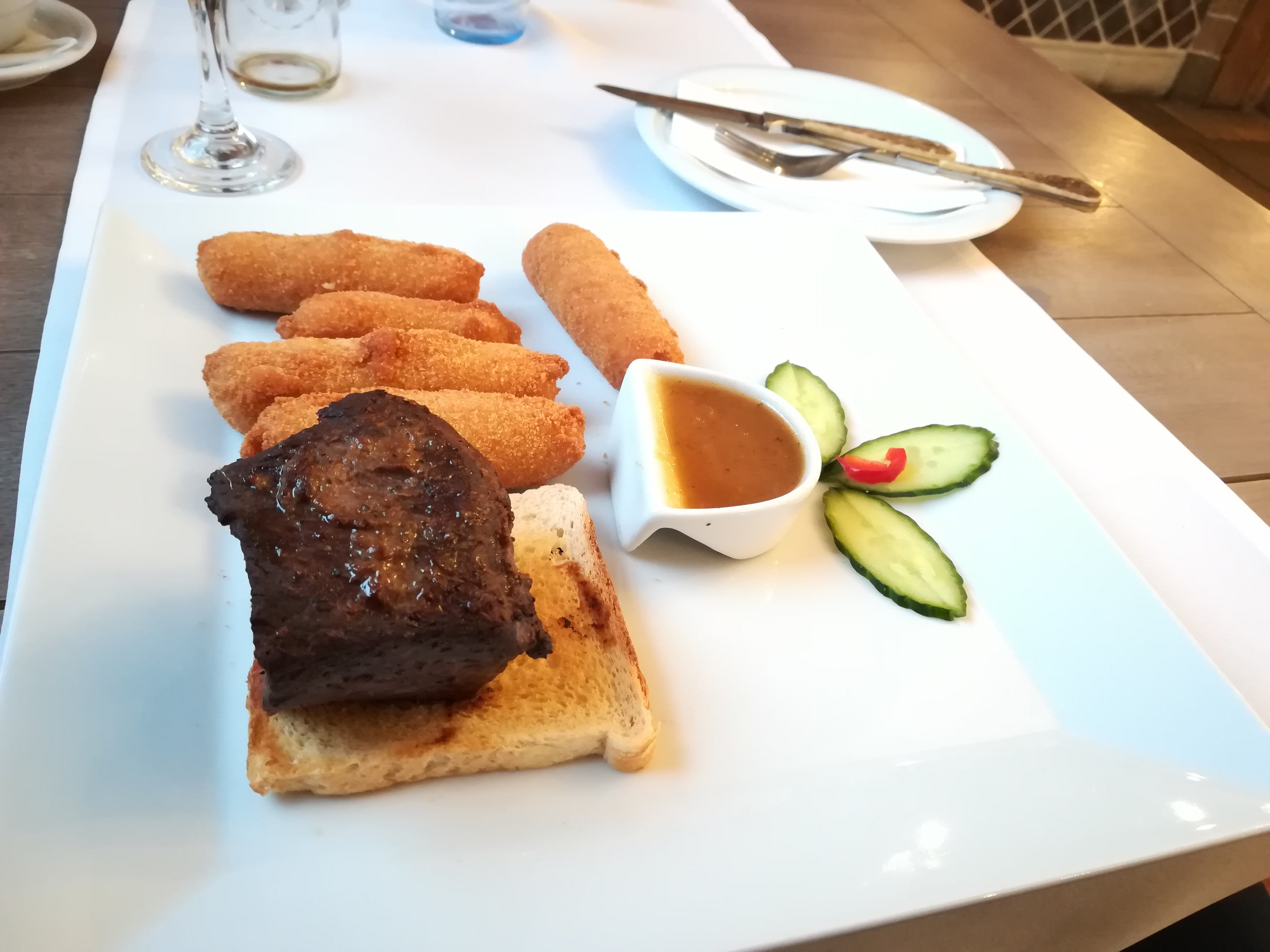 Hunor Hotel es Etterem-餐饮