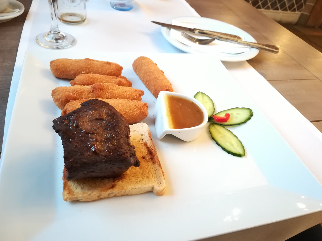 Hunor Hotel es Etterem主图