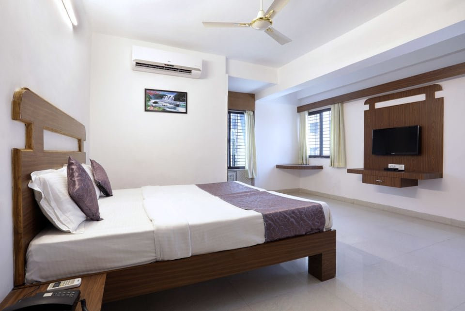 OYO 12810 Hotel Iris主图