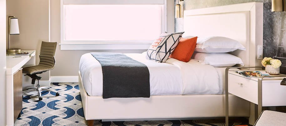 The Bristol Hotel主图