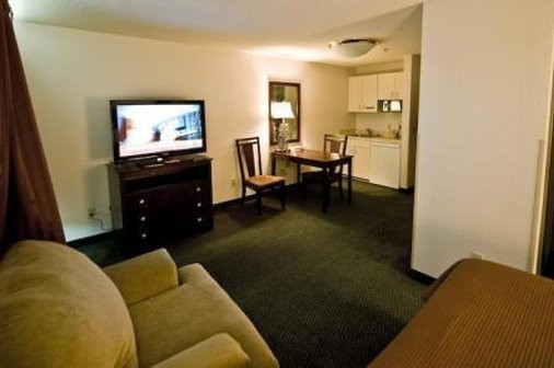 Greystone Inn & Suites主图