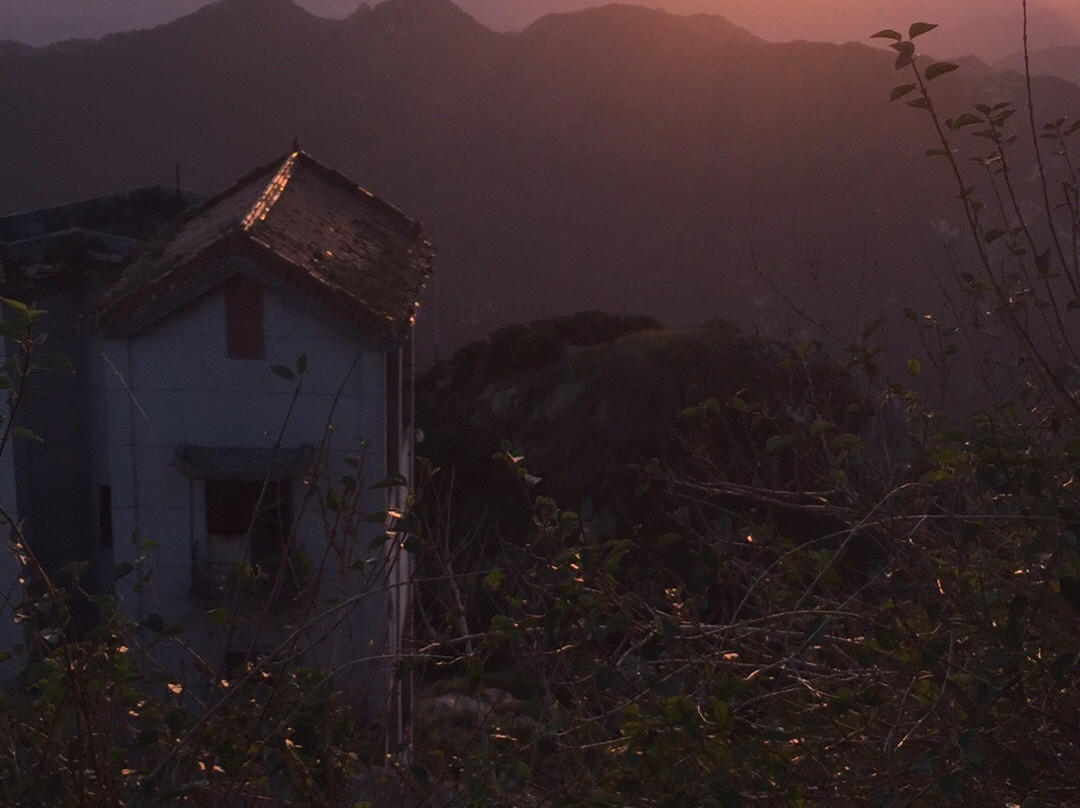 月观峰-泰安市必去景点