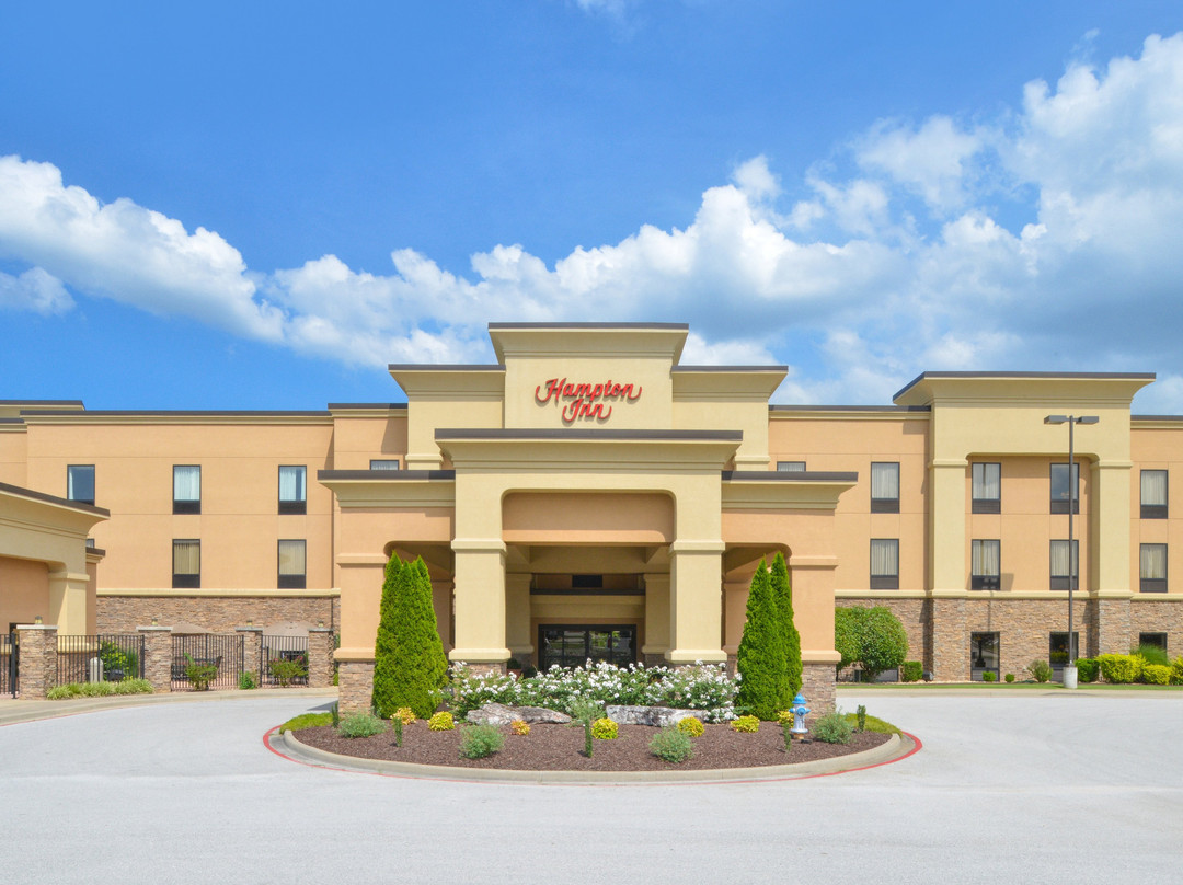 哈里森希尔顿恒庭酒店主图