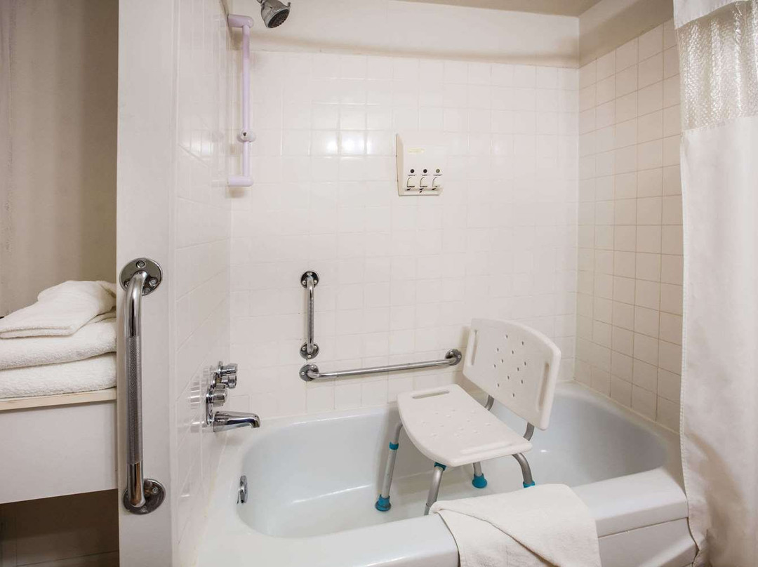 维多利亚豪生酒店主图