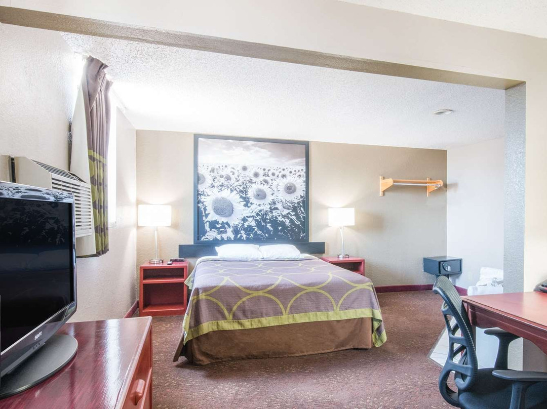 Super 8 by Wyndham Jamestown主图