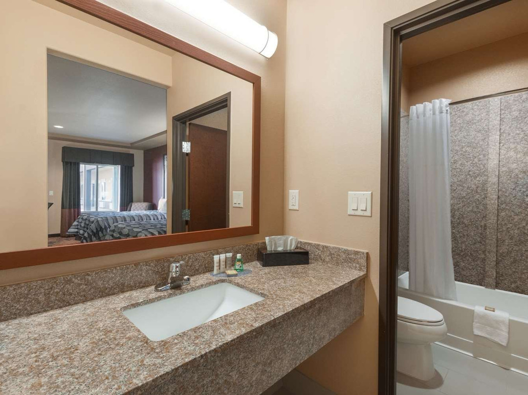 Super 8 by Wyndham Karnes City主图