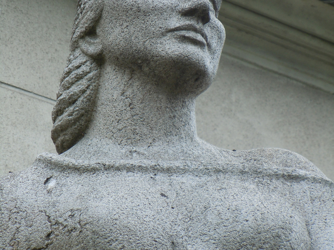 Monument Commémoratif Danielle Casanova-Romainville必去景点