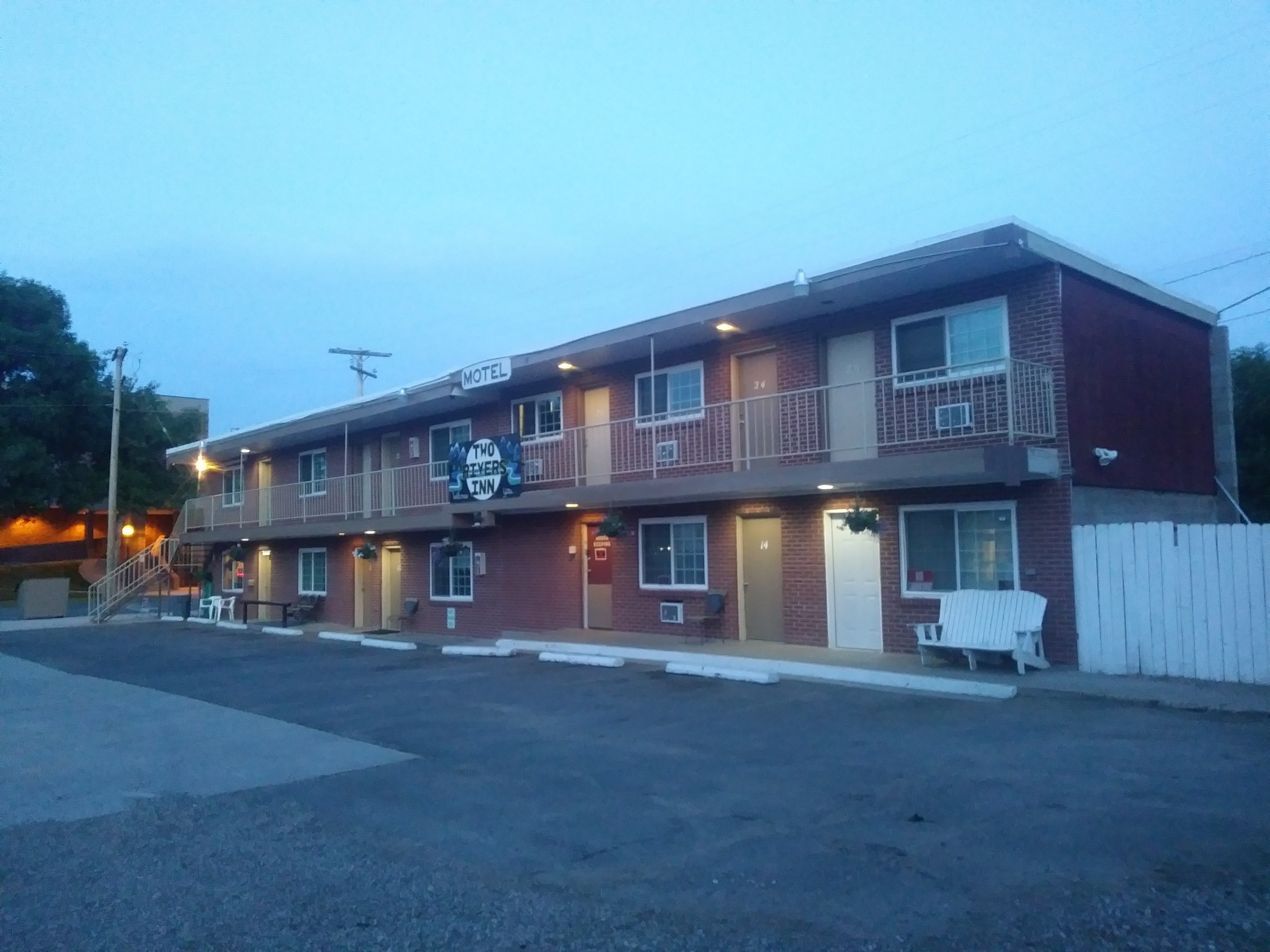 Two Rivers Inn-官方