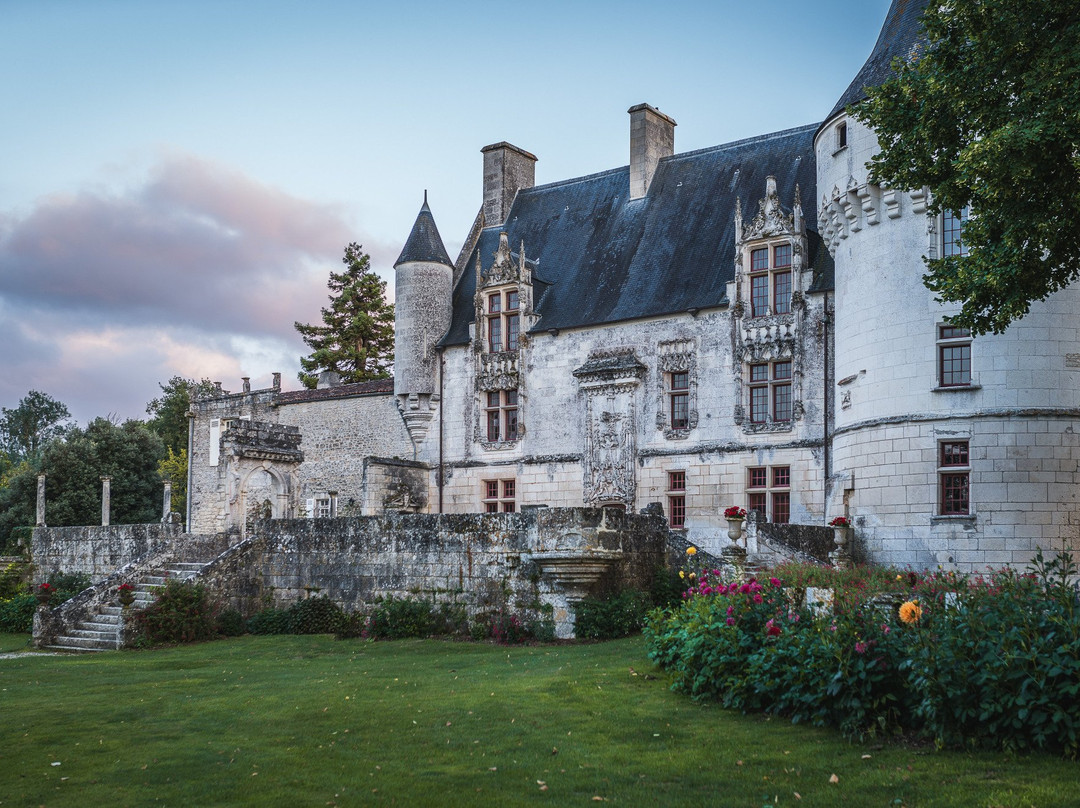 Château De Crazannes景点图片