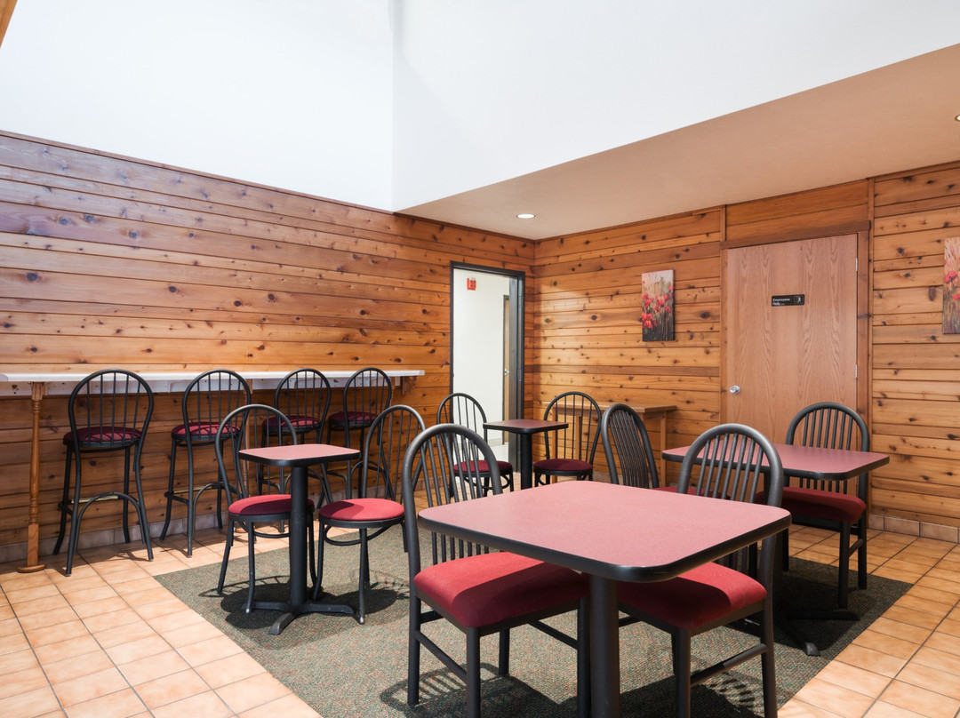 AmeriVu Inn & Suites - Shawano