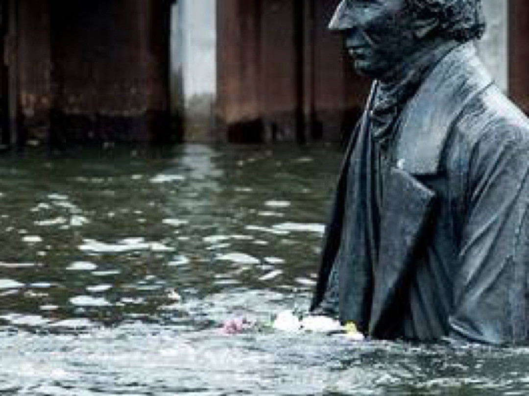 H. C. Andersen skulptur i havnen-欧登塞必去景点