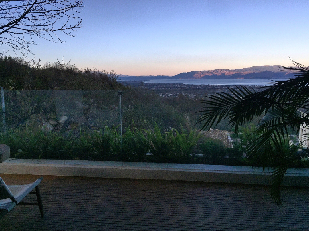 既下山·拾山房苍海高尔夫酒店主图