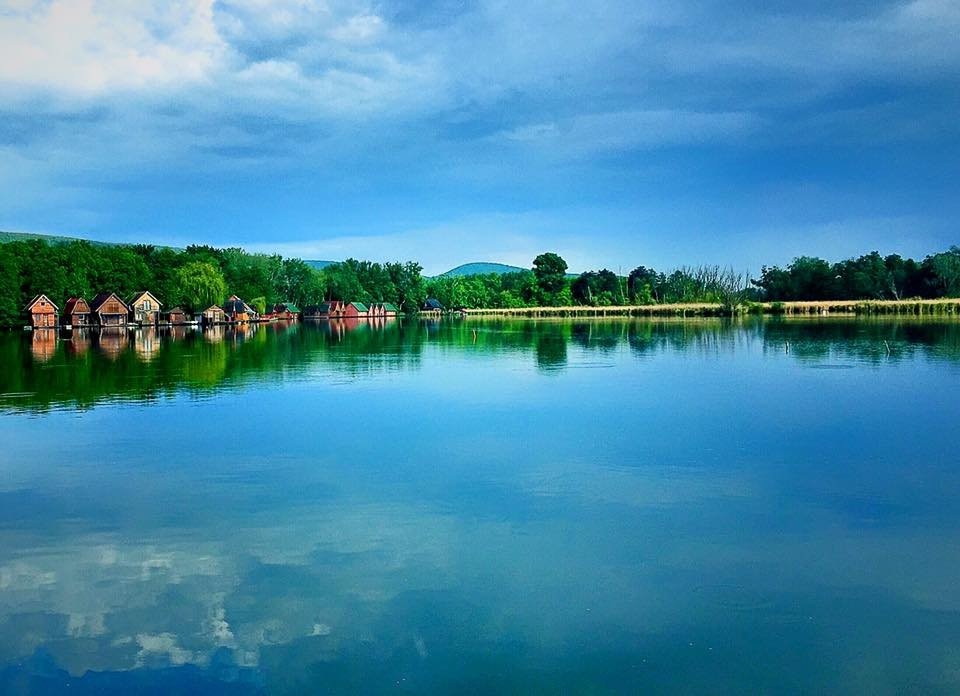 Derito Lake景点图片