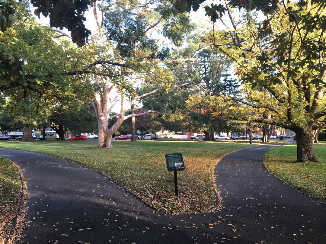 Surrey Gardens-萨里山必去景点