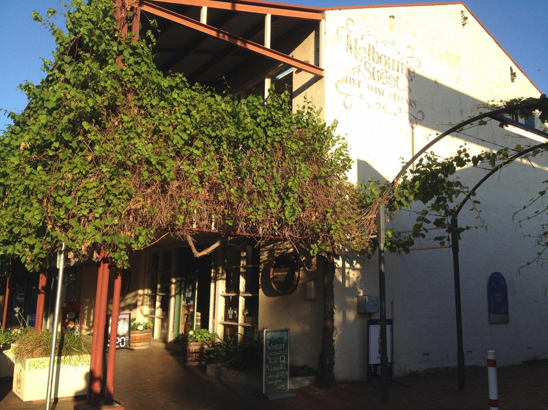 Melbourne Street Wine Cellars景点图片