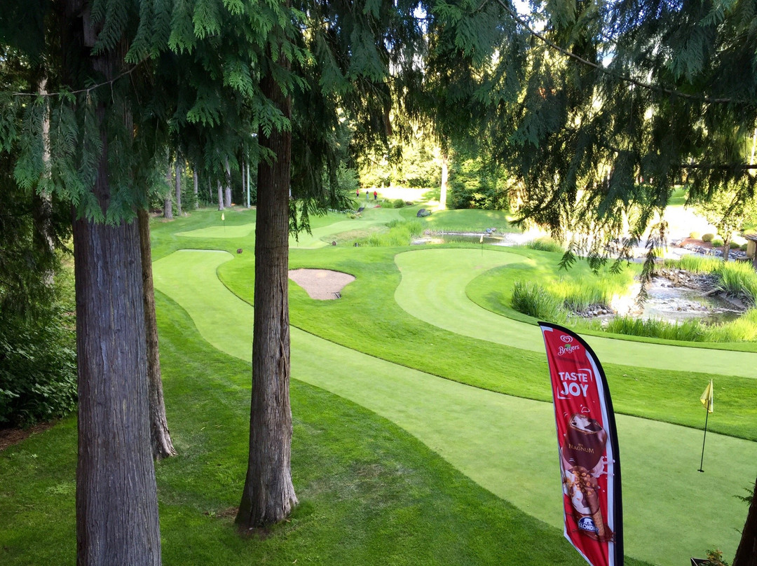 Tap-Ins Putting Course-Cultus Lake必去景点