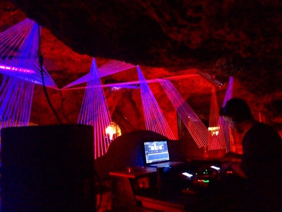 The Cave-尼德豪必去景点