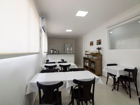 阿拉萨里酒店主图