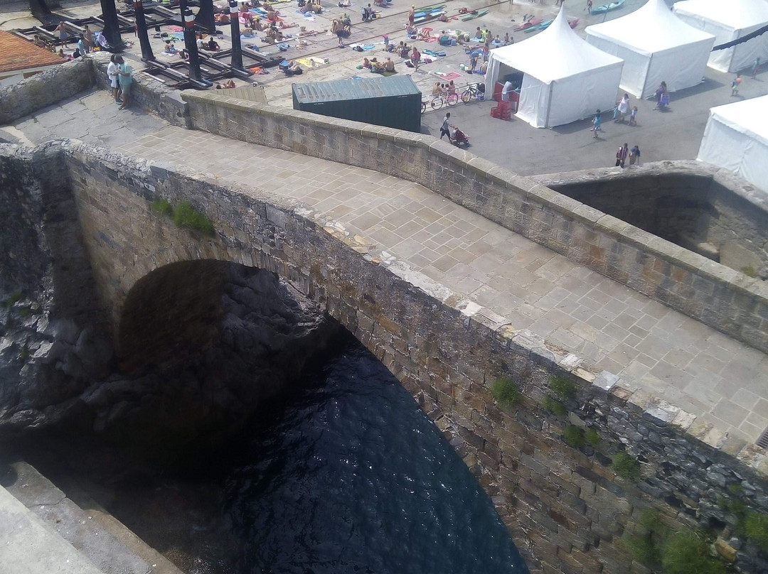 Puente Romano Medieval-Castro Urdiales必去景点