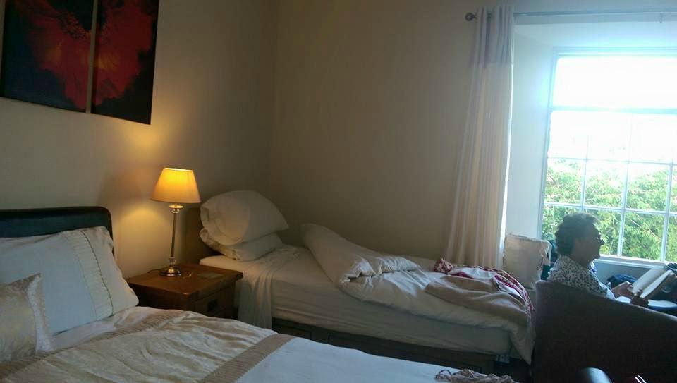 Roosecote Guest House-客卧