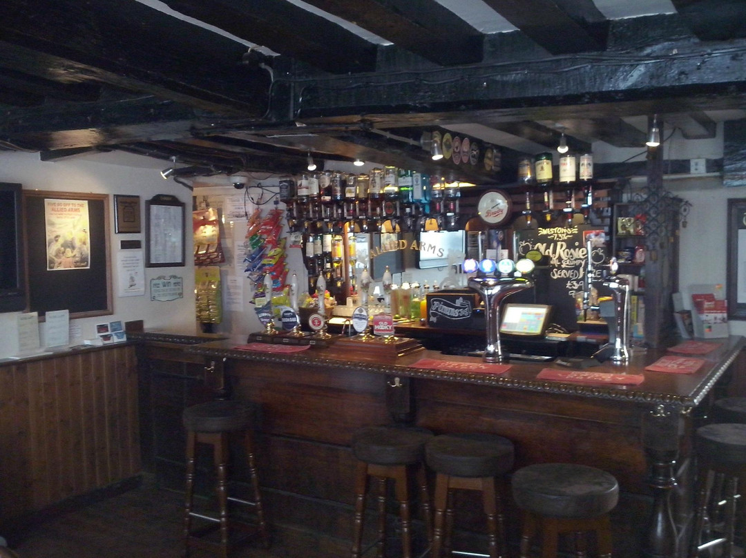 Allied Arms-雷丁必去景点