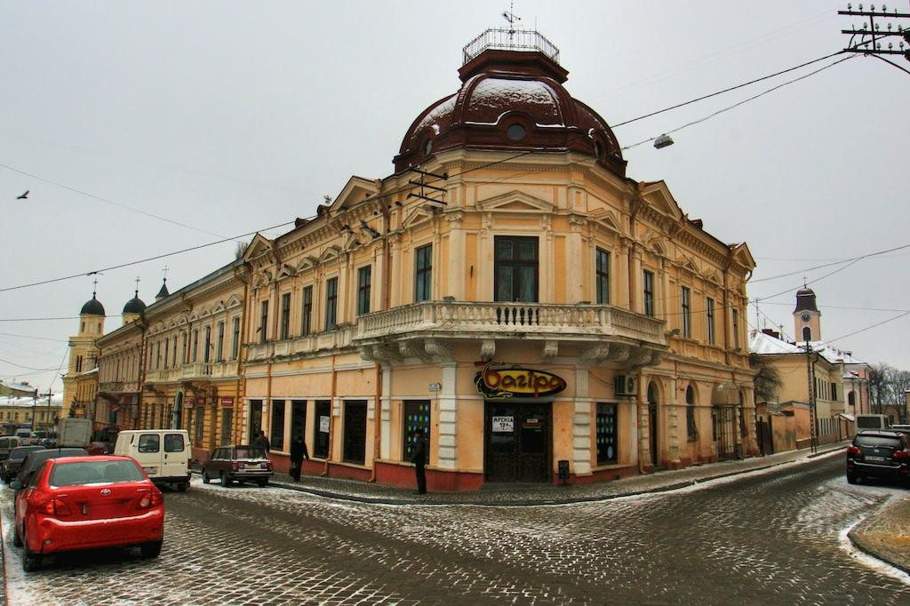 Filarmonii Square-Chernivtsi必去景点