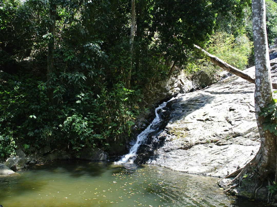 Durian Perangin Waterfall景点图片