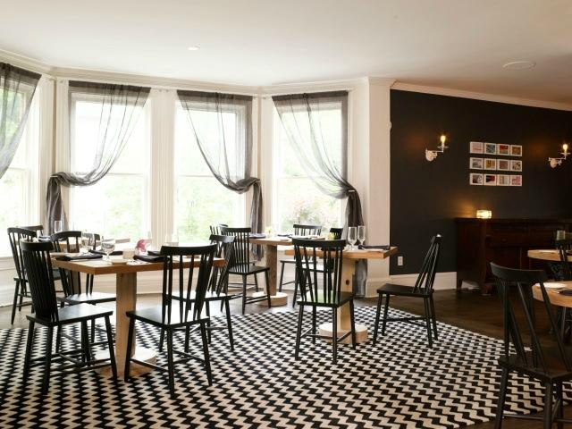 No. 9 Restaurant & Inn主图