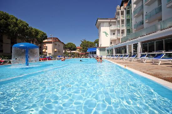 Piscina Riscaldata Buratti-Pinarella必去景点