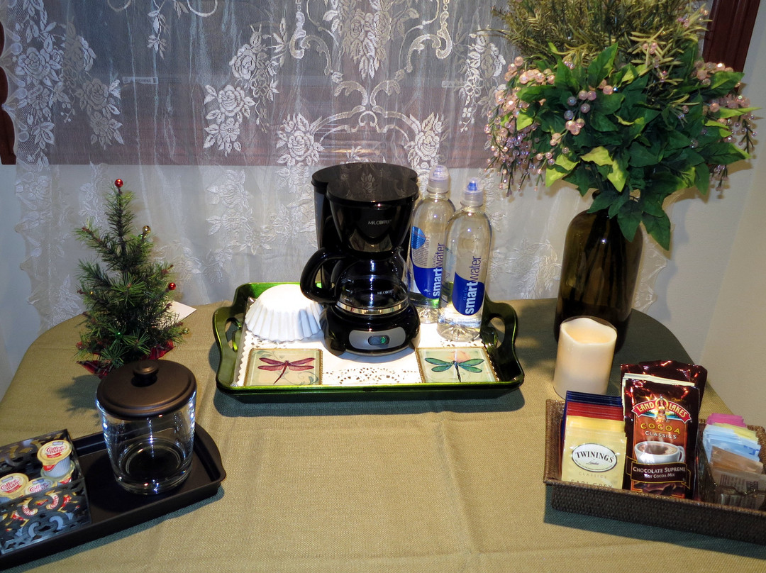 Cottage Lake Gardens Bed and Breakfast主图