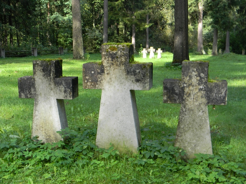 Valga Prison Camp Cemetery-Valga必去景点