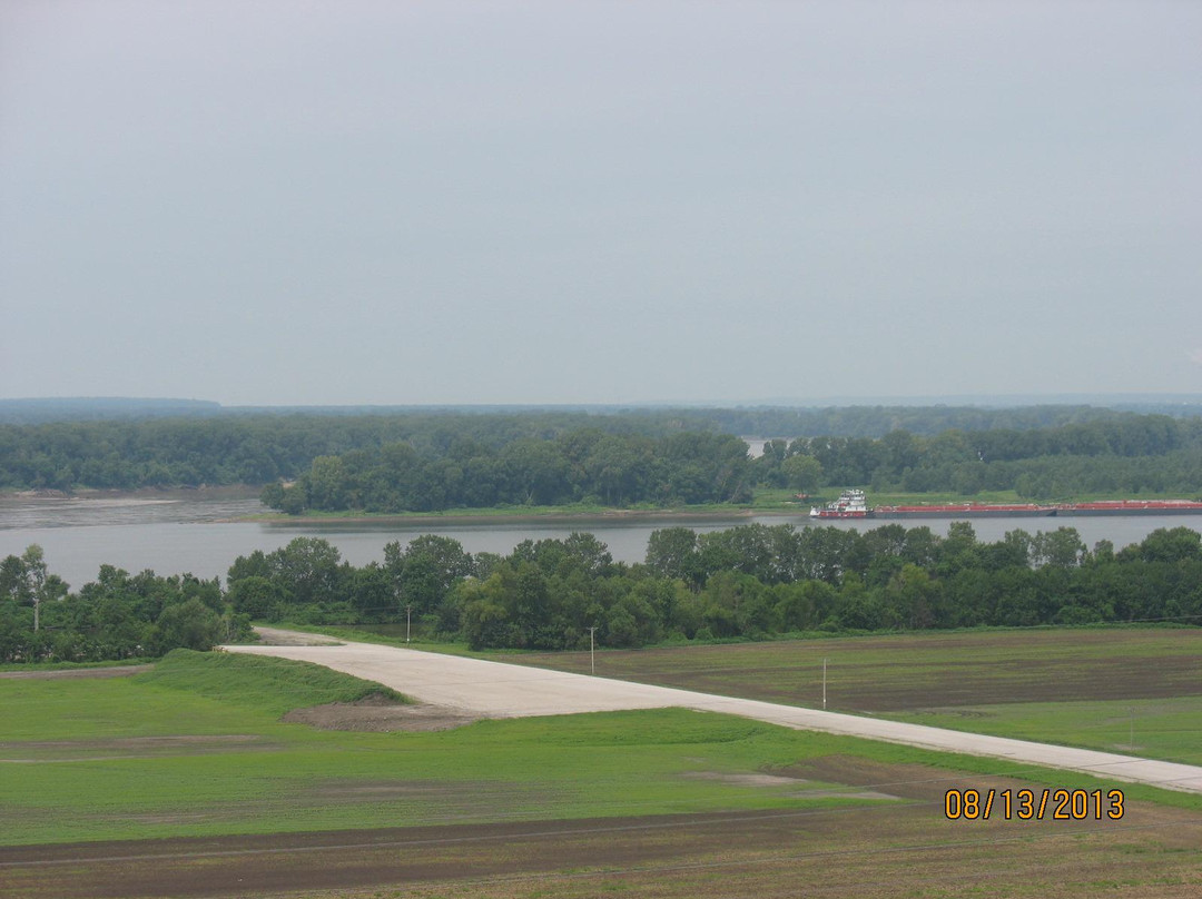Lewis and Clark Confluence Tower-Hartford必去景点