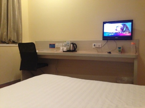 汉庭济南大观园万达酒店-客卧