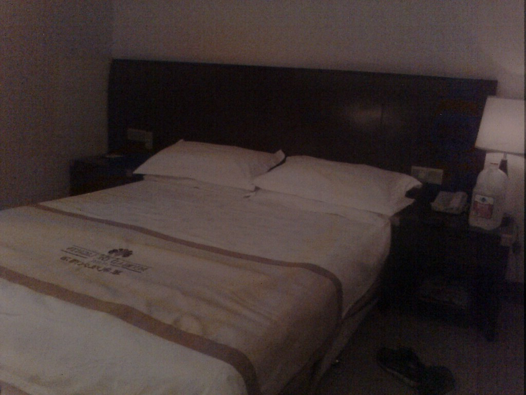 万家灯火酒店主图