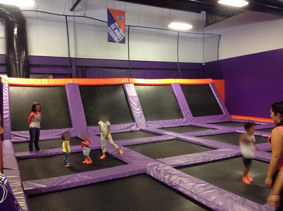 Altitude Trampoline Park-Gurabo必去景点