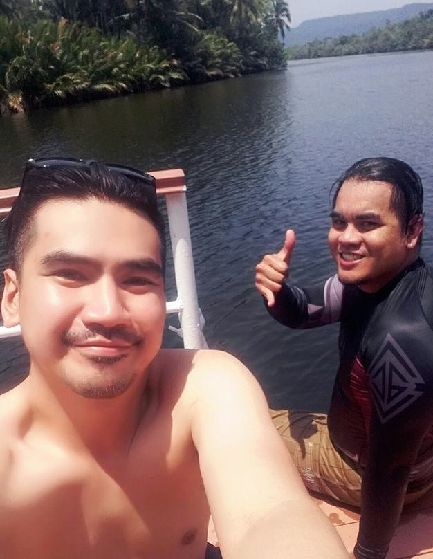 四河流浮动寄宿酒店主图