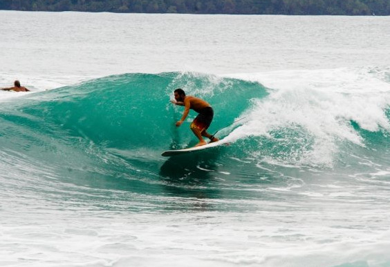 Mono Loco Surf School景点图片