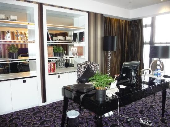 洛阳克丽司汀酒店主图