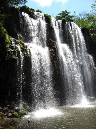 Cataratas Llanos de Cortés景点图片