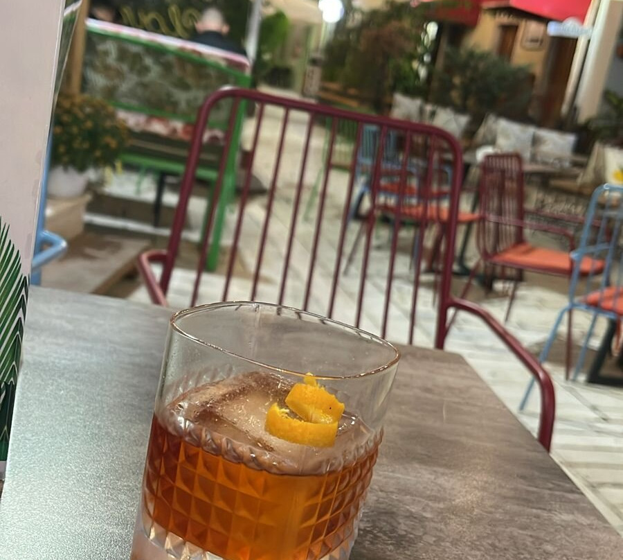 Oasis Cocktail Bar-夫罗勒必去景点