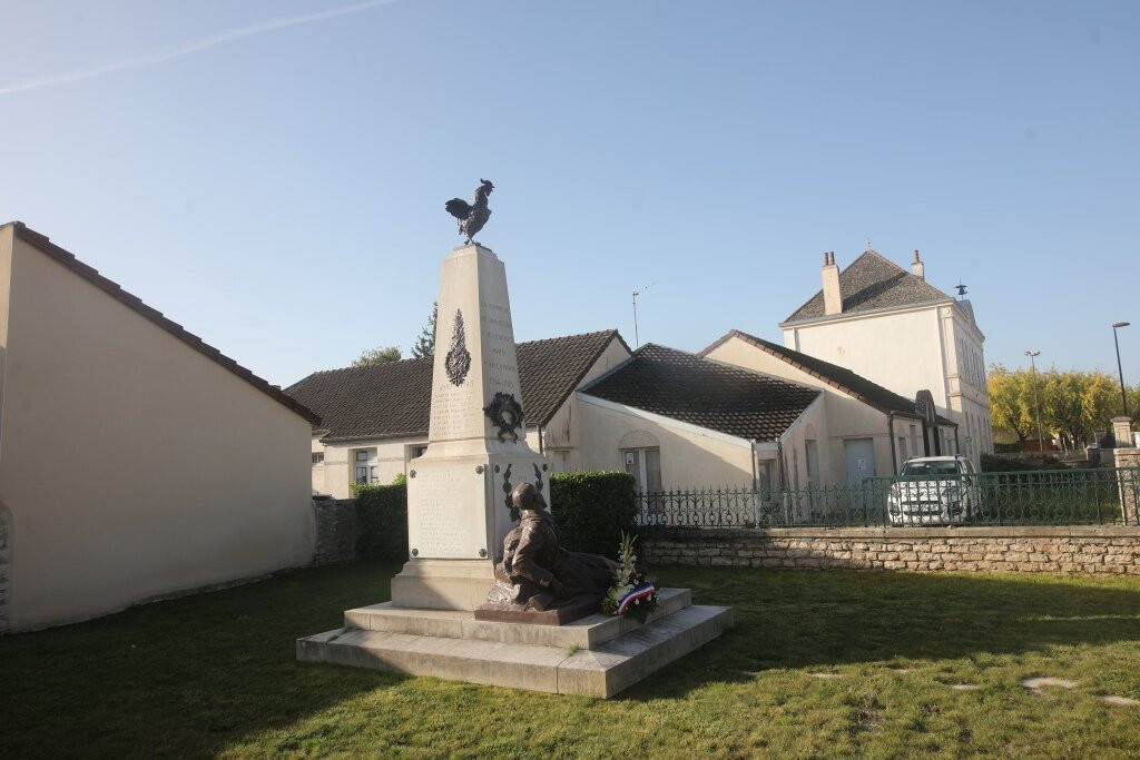 Monument aux morts de Chaudenay-Chaudenay必去景点