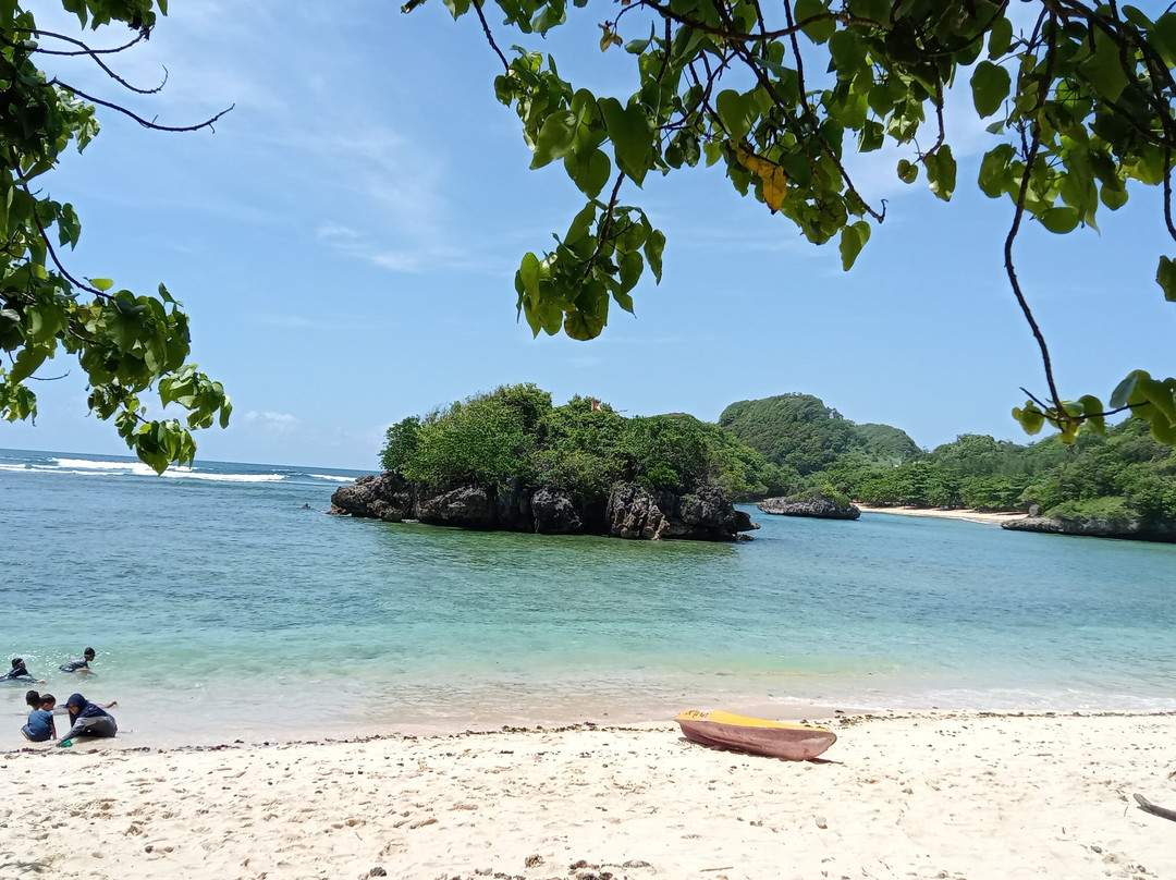 Pantai Tiga Warna-玛琅必去景点