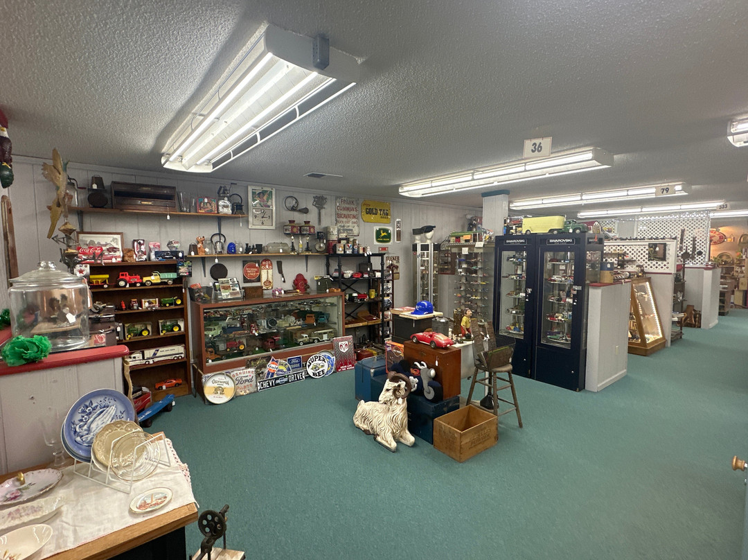 Bates City Emporium & Antiques景点图片