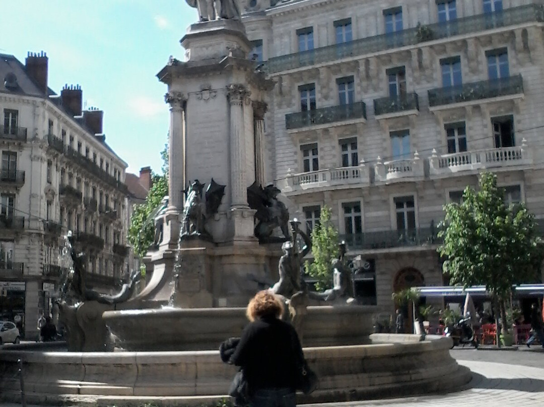 Fontaine des Trois Ordres-格勒诺布尔必去景点