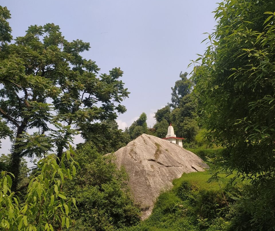 Gallu Waterfall景点图片