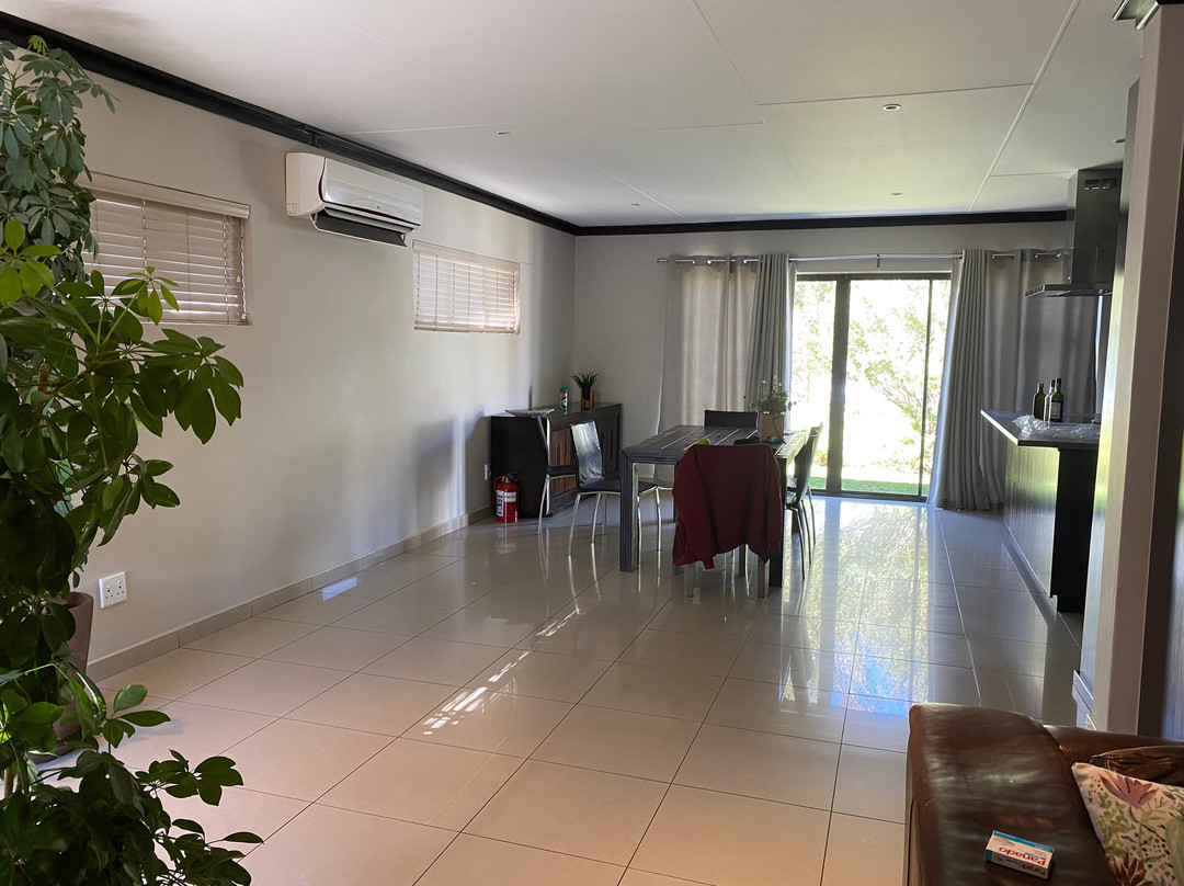 阿勒布什旅行酒店主图